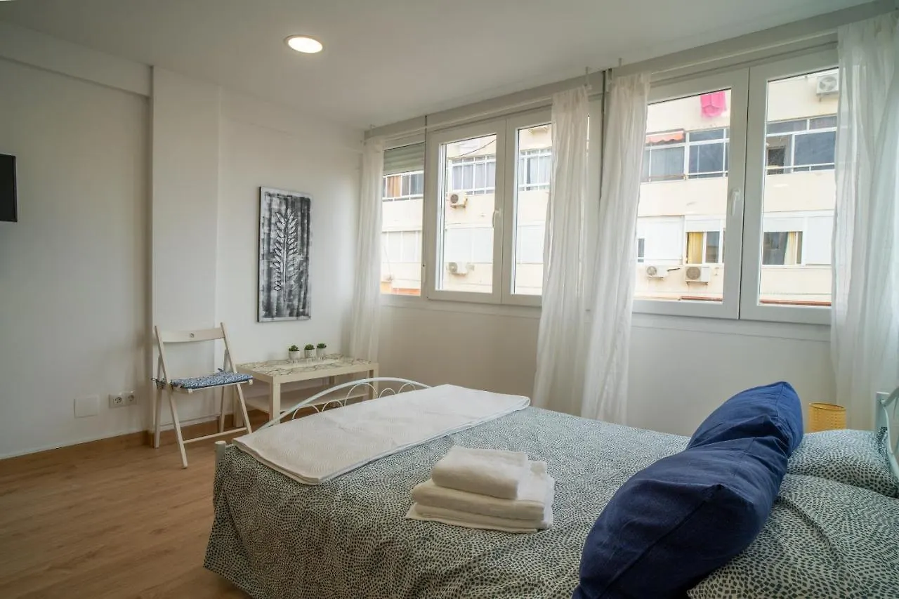 Apt. P/3 10' From The Beach W/Wifi In Torremolinos 0*,  İspanya