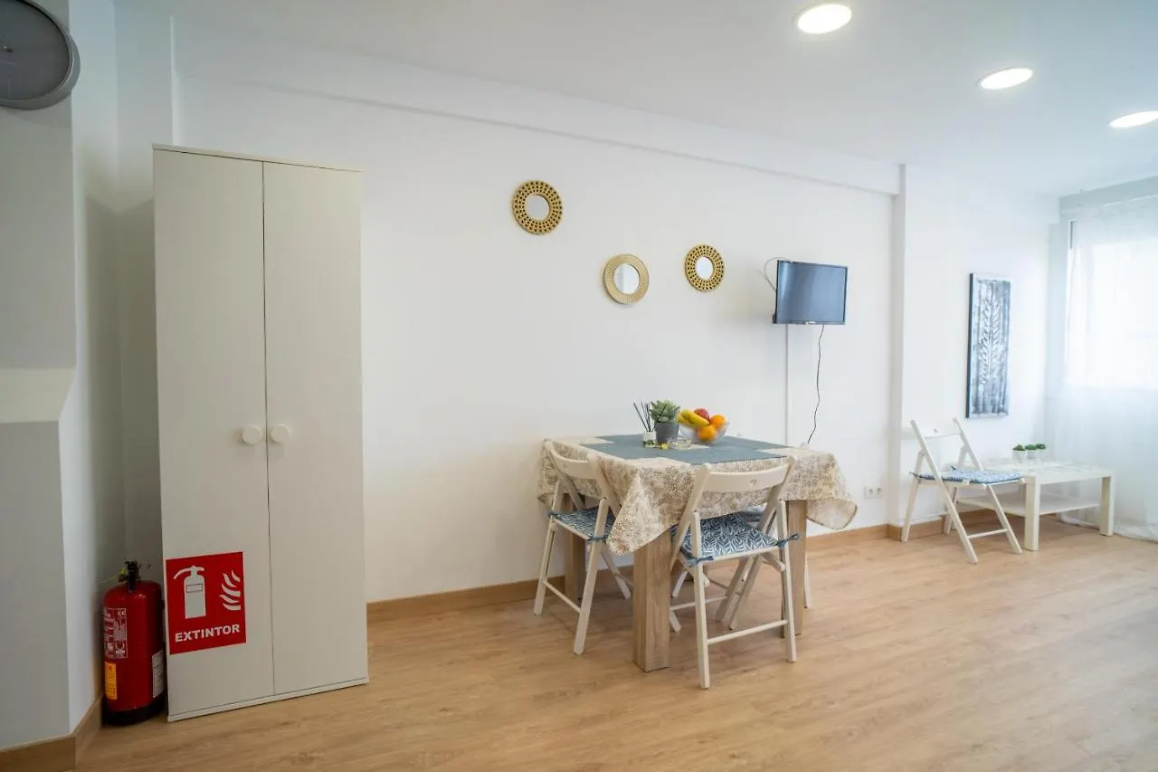 Apt. P/3 10' From The Beach W/Wifi In Torremolinos 0*,  İspanya